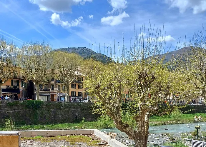 A Cote Du Pont Vieux - By The Old Bridge