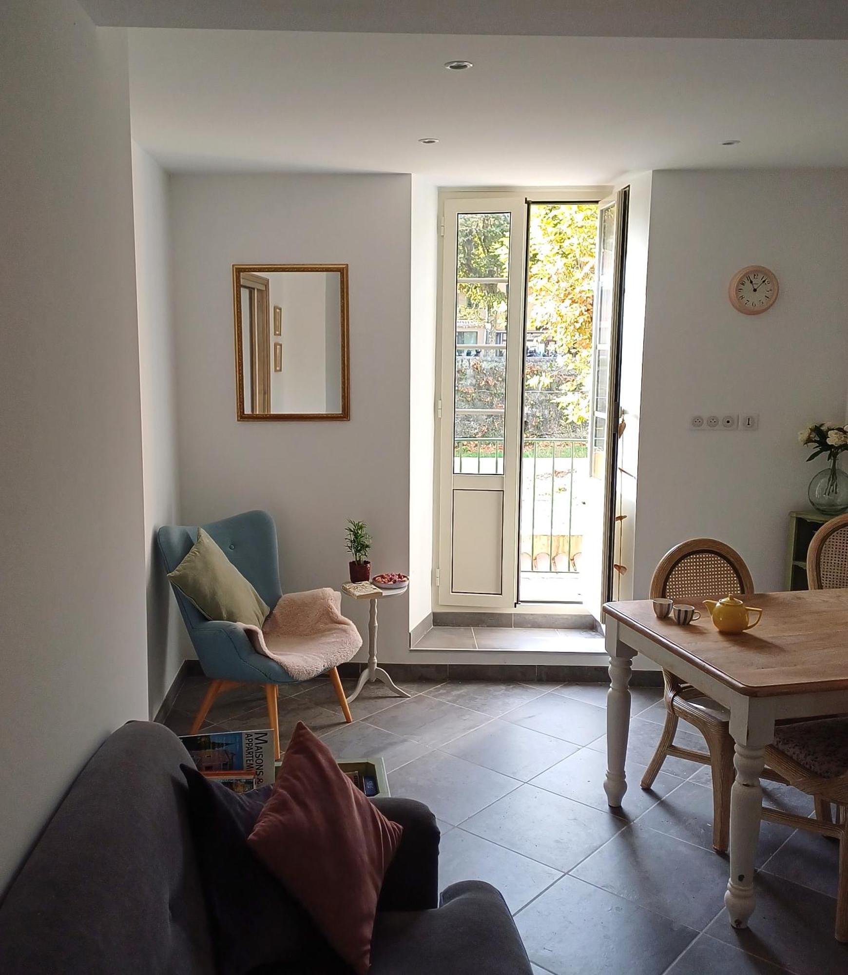 A Cote Du Pont Vieux - By The Old Bridge Apartment *